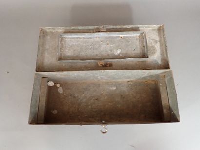Caisse d’entretien et ustensiles pour cuisine...