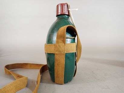Deux gourdes. Un modèle militaire italien...