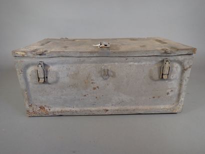Caisse à munitions britannique en métal C...