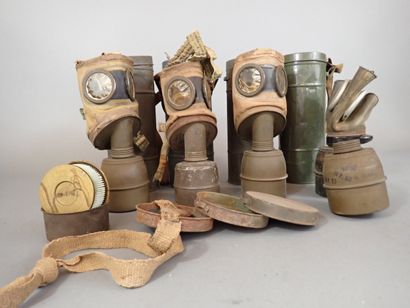 4 masques à gaz français de la Défense Passive...