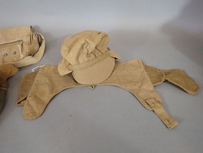 Lot: casquette russe en toile sable avec...
