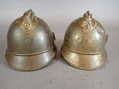 Deux casques de pompier modèle 1895 en laiton,...