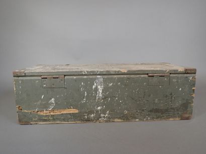 Caisse allemande en bois peint vert pour...
