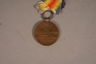 FRANCE. Ensemble composé d’une médaille interalliée...