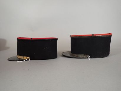 Deux képis modèle 35. Un képi de sergent...