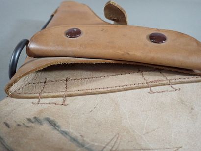 Etui en cuir fauve pour revolver Nagant modèle...