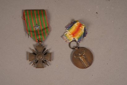FRANCE. Ensemble composé d’une médaille interalliée...