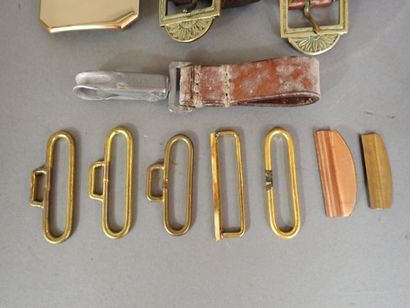 Lot de boucles, mousqueton et éléments de...