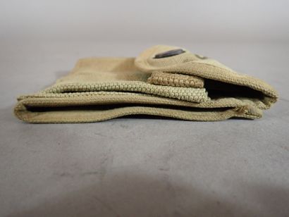 Deux pochettes porte-chargeurs Lee Enfield...