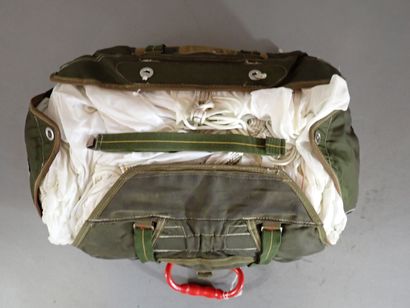 Parachute ventral TAP 511. Avec sa voilure...