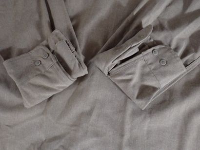 Chemise US moutarde. Reproduction contemporaine,...