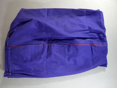 Pantalon russe en toile bleu avec passepoil...