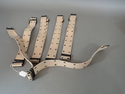 5 ceinturons type TAP en toile sable. Etat...