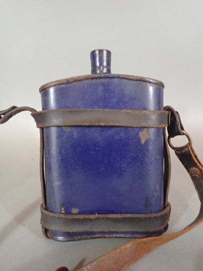 Bidon anglais en tôle émaillé bleu, sangle...