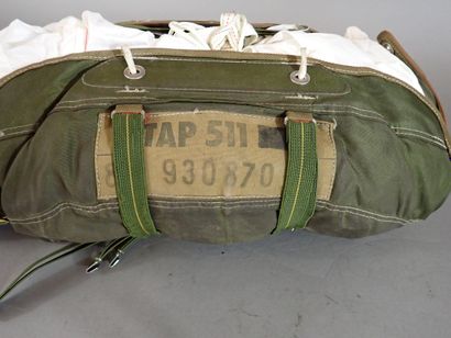 Parachute ventral TAP 511. Avec sa voilure...
