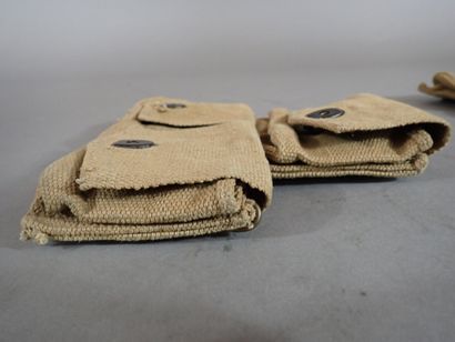 Deux pochettes porte-chargeurs Lee Enfield...