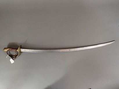 Sabre de cavalerie en mauvais état. Garde...