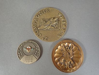 3 médailles de table en bronze, sur les troupes...