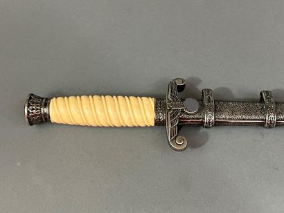 Dague d'officier mod 37, fusée en matière...