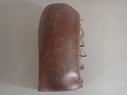 Trois paires de jambières ou houseaux en...