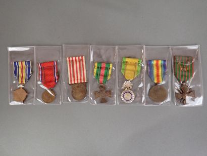 Lot de 7 décorations : Médaille Militaire,...