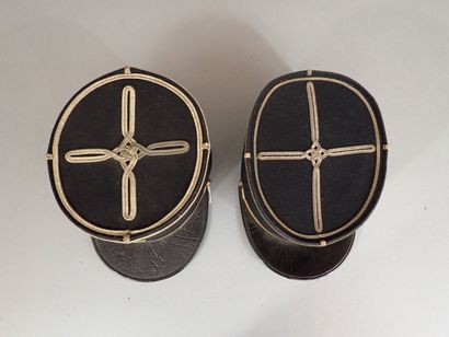 Deux képis d’adjudant de la Coloniale, en...