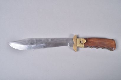 Important couteau de chasse pliant. Plaquette...