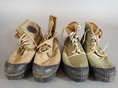 Deux paires de chaussures de brousse (Pataugas)...