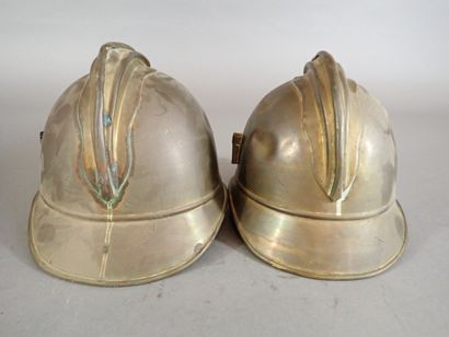 Deux casques de pompier modèle 1895 en laiton,...