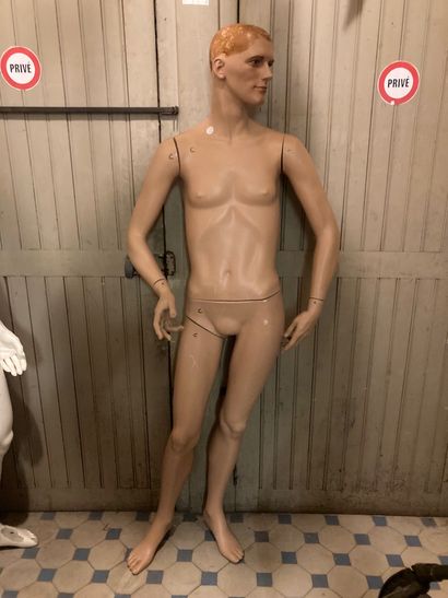 Mannequin homme en résine peinte chair. Fabrication...