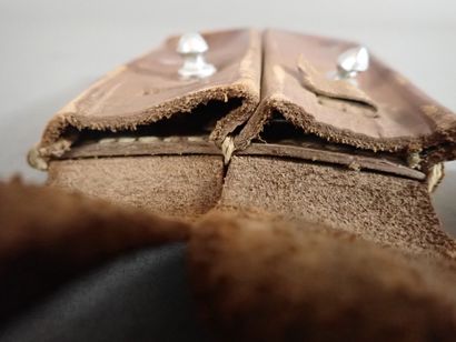 Etui à pistolet artisanal en cuir souple...