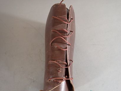 Trois paires de jambières ou houseaux en...