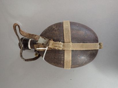 Bidon allemand « Coco » daté 43 avec brelage...