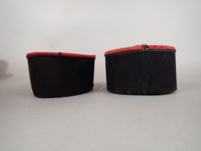 Deux képis modèle 35. Un képi de sergent...