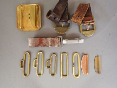 Lot de boucles, mousqueton et éléments de...