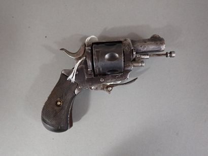 Petit revolver type Bull Dog, calibre 320....
