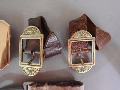 Lot de boucles, mousqueton et éléments de...