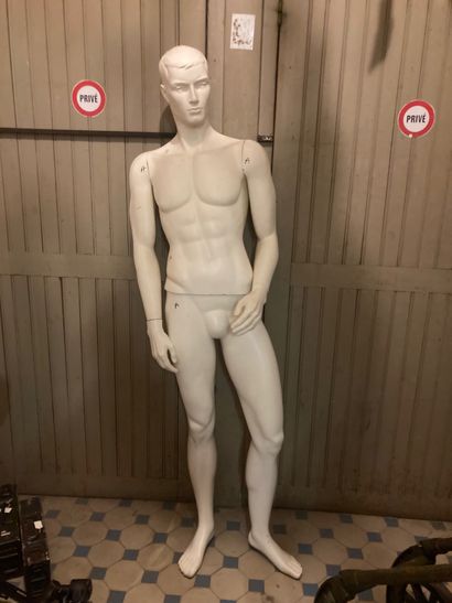 Mannequin homme, grande taille en résine...
