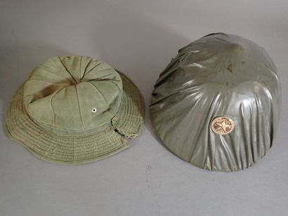 Casque Nord Vietnamien en carton toilé kaki....