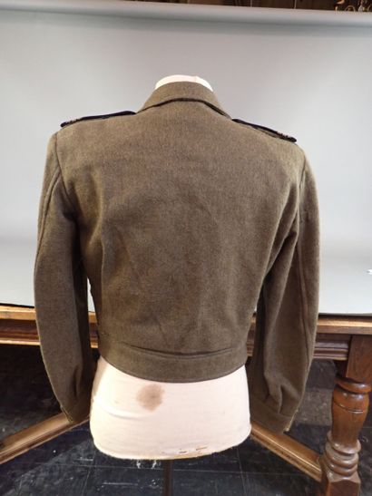 Uniforme d’un capitaine en Algérie. Blouson...