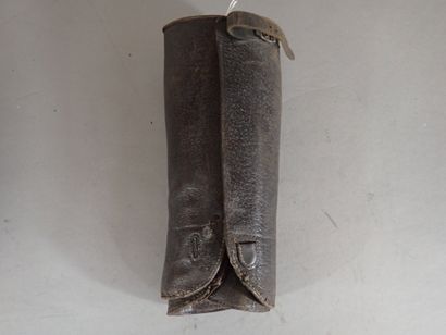 Trois paires de jambières ou houseaux en...