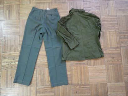 Uniforme Viêt-Cong en toile verte, comprenant...