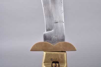 Important couteau de chasse pliant. Plaquette...