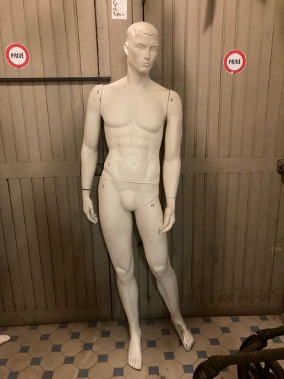 Mannequin homme, grande taille en résine...