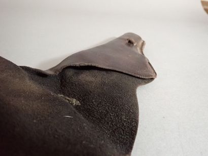 Etui à pistolet artisanal en cuir souple...