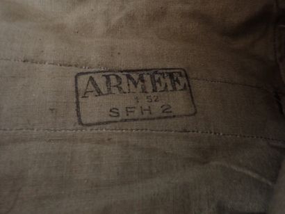 Deux pantalons de treillis modèle 47 en toile...