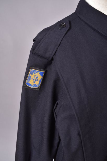 Deux uniformes d’un sous-lieutenant du 16e...