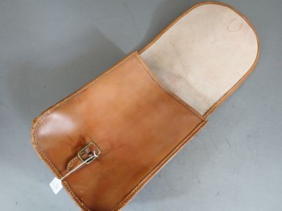 Sacoche porte-carte en cuir fauve à plusieurs...