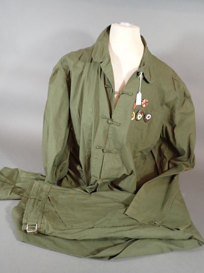 Uniforme en toile verte comprenant une veste...