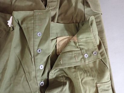 Deux pantalons de treillis modèle 47 en toile...